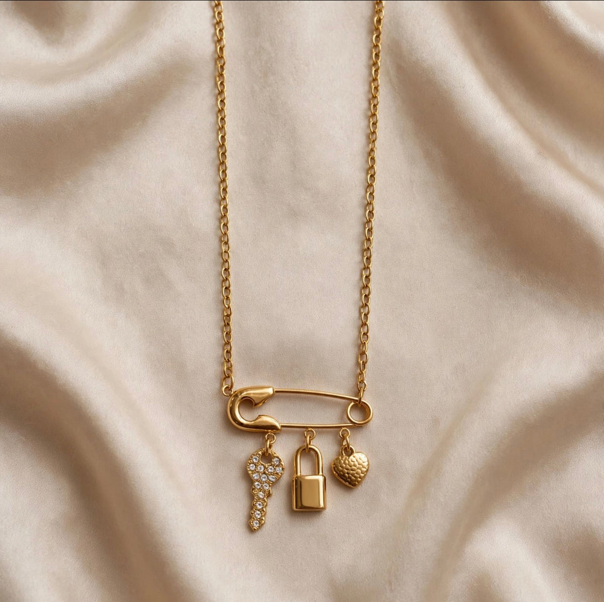 SAFETY PIN CHARM-KEY