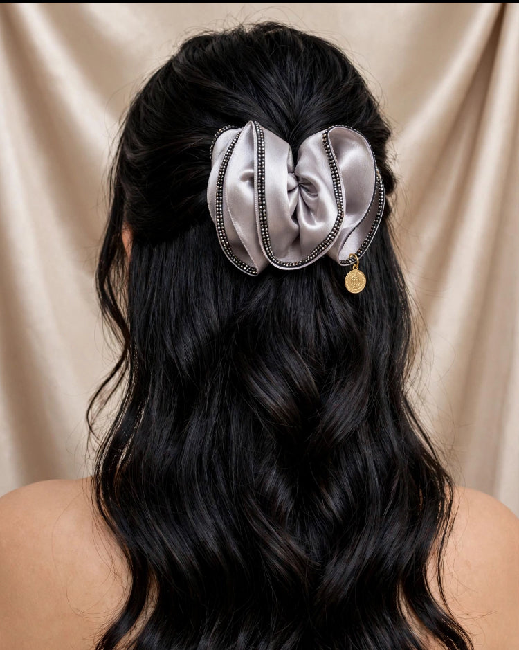 HAIR CLIP-SCRUNCHIE STYLE