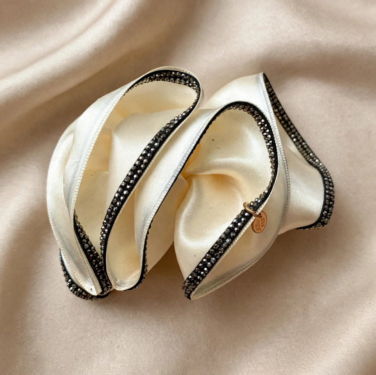 HAIR CLIP-SCRUNCHIE STYLE