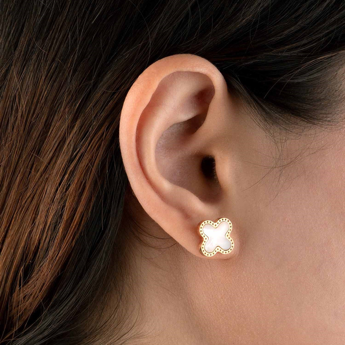 Clover studs Black & White