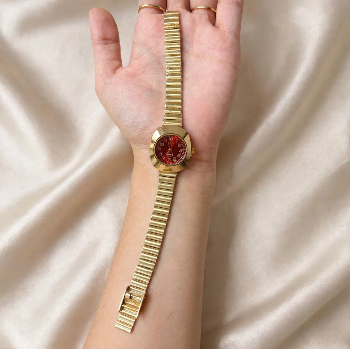 Gentle gold-tone stainless steel bracelet watch with red dial