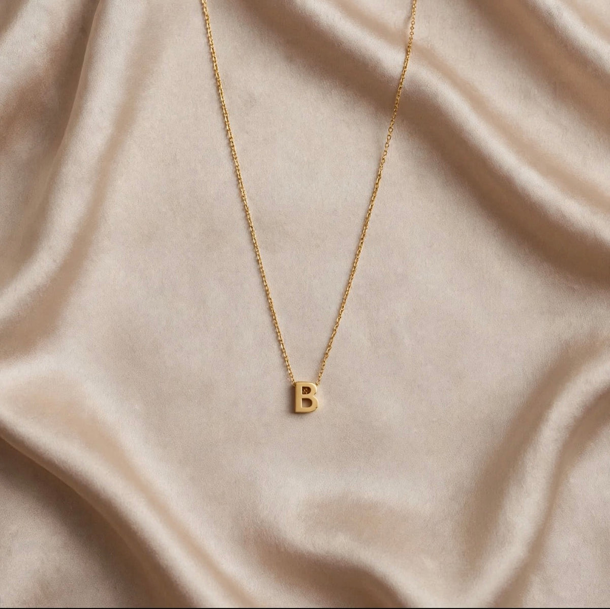 INITIAL's NECKLACE