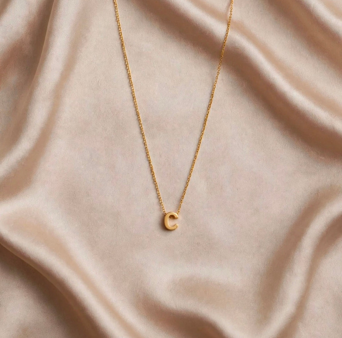 INITIAL's NECKLACE