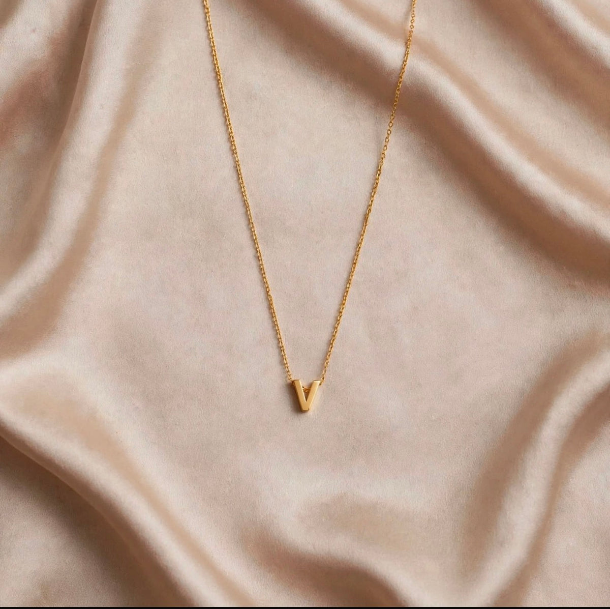 INITIAL's NECKLACE