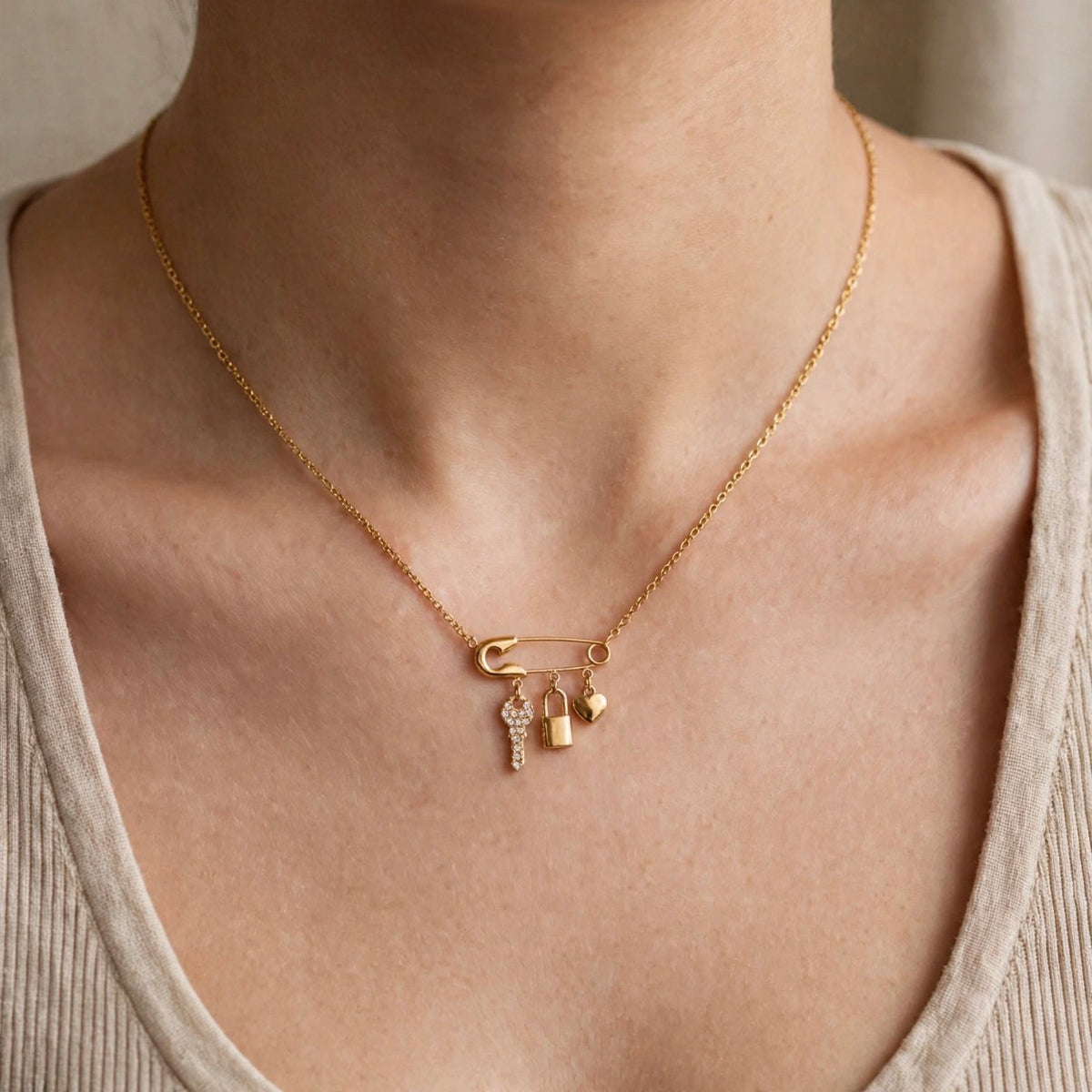 SAFETY PIN CHARM-KEY