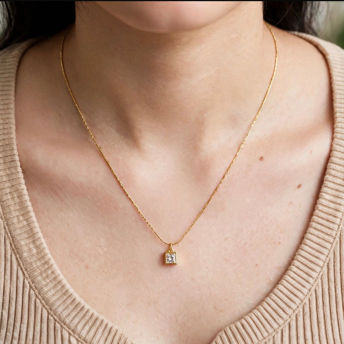 WHITE DAINTY STONE